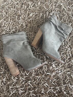 Chinese Laundry Kristin Cavallari Light Gray Suede Open-Toe Booties block heel